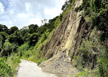 “Uno espera una cosa y hacen otra”, afirmó el líder comunitario Ubaldo Luis Collazo Pérez, al reflexionar sobre el estado de su barrio a seis años del ciclón más potente que ha experimentado el país en la historia reciente. (Foto: Michelle Estrada Torres / La Perla del sur)