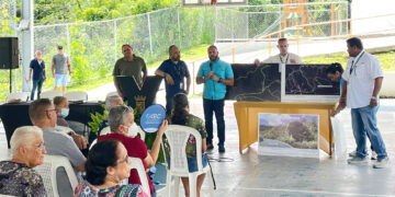 Residentes del barrio Duey fueron orientados hoy sobre el proyecto para mejorar su servicio de agua potable. (Foto suministrada)