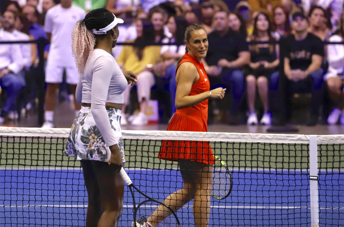 Mónica Puig y Venus Williams tuvieron un juego de exhibición en el Choliseo. (Foto: Thais Llorca / EFE)