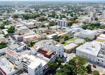 “Hicimos un compendio de más de 200 propiedades que sufrieron daños por terremotos que hoy en día están abandonadas y estamos presentando un incentivo para estos dueños”, agregó el director de Desarrollo Económico del ayuntamiento, Jean Paul González Santini. (Foto: Enzo Delgado / archivo)