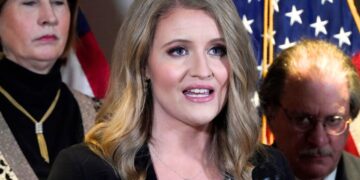 Jenna Ellis, ex integrante del equipo legal del entonces presidente Donald Trump, en Washington el 19 de noviembre de 2020 (Foto AP /Jacquelyn Martin)