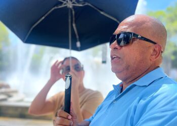 Este sábado, 21 de octubre, Elvin Álvarez Altruz aspira lograr un hito cultural, al convertirse en el primer guía turístico ciego que ofrece una excursión sobre la historia de Ponce, desde la Plaza Las Delicias. (Foto suministada)