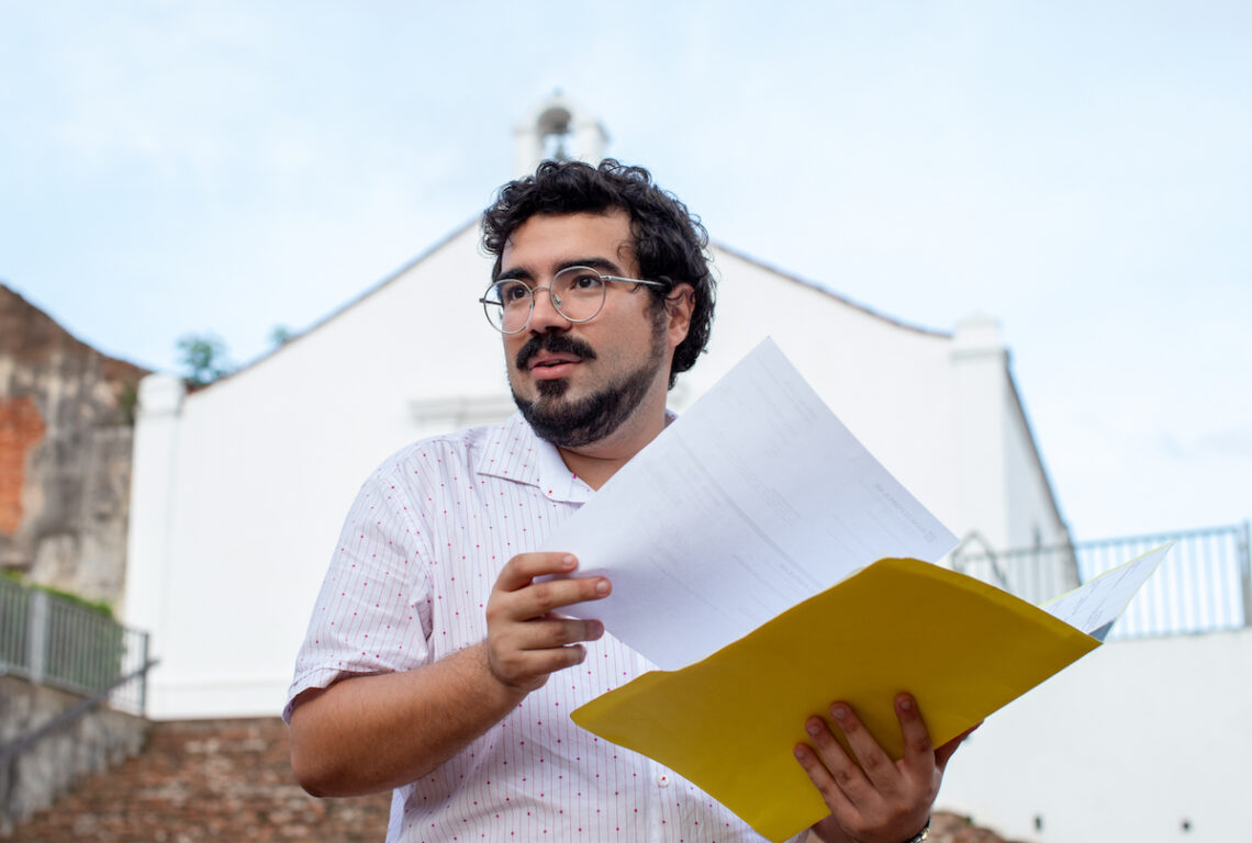 El educador Jorge A. Rodríguez Acevedo es uno de las decenas de casos afectados por la compañía. (Foto por Gabriela Michele Ros | CPI)