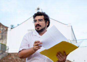 El educador Jorge A. Rodríguez Acevedo es uno de las decenas de casos afectados por la compañía. (Foto por Gabriela Michele Ros | CPI)