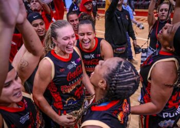 Las Gigantes celebran su 18vo campeonato del BSNF. (Foto: Facebook / BSNF)