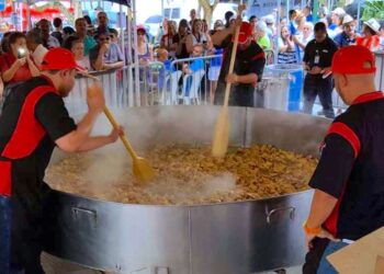 El arroz con pollo que se cocinará este domingo alcanzará para entre 800 a 900 personas. (Foto: Facebook / Willie Alicea)