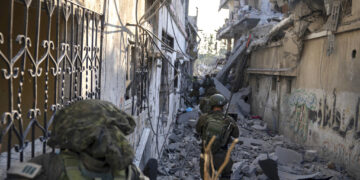 Soldados israelíes en su incursión terrestre en la Franja de Gaza. (Foto: Fuerzas de Defensa de Israel vía AP)
