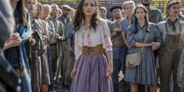 Rachel Zegler, centro, en una escena de "The Hunger Games: The Ballad of Songbirds and Snakes". (Foto: Lionsgate vía AP)