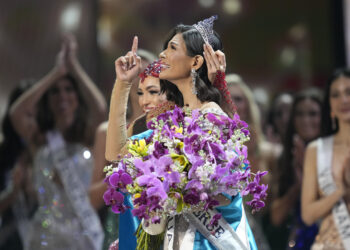 Miss Nicaragua Sheynnis Palacios reacciona tras ser coronada Miss Universo en la 72a edición de Miss Universo en San Salvador, El Salvador, el sábado 18 de noviembre de 2023. (Foto: AP/Moisés Castillo)