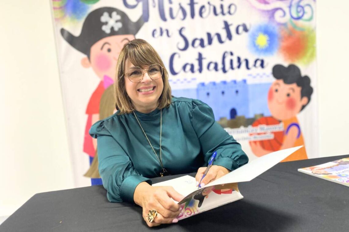 Abogada Dora Mercedes Hernández Mayoral libro Misterio en Santa Catalina. (Foto suministrada)