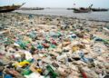 Una playa contaminada con plásticos en Dakar, Senegal, el 8 de noviembre de 2022.(Foto: AP/Leo Correa)