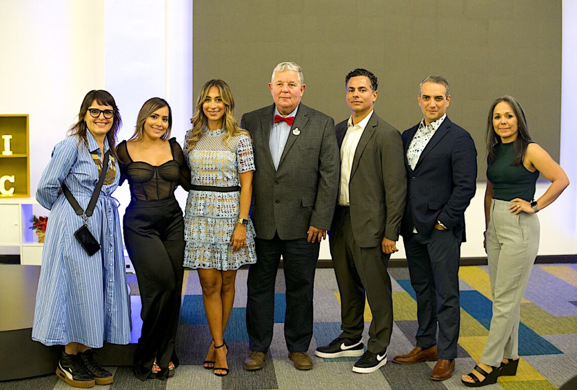 De izquierda a derecha: Angiemille Latorre, Eileen Pabón, Dra. María Mulero, Dr. Norman Ramírez, Dr. Luisam Tarrats, Eng. Oscar Misla y Lorna Báez. (Foto suministrada)