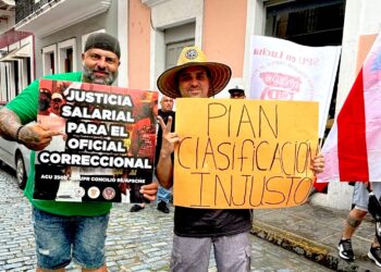 Protesta efectuada hoy frente a La Fortaleza. (Foto: Alianza Correccional Unida 3500 en Facebook)