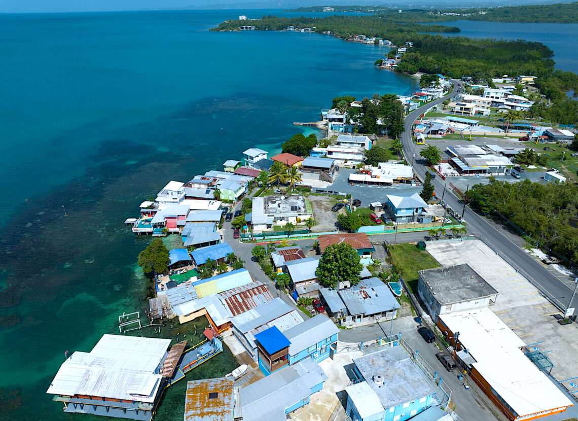 Construcción en la comunidad de Joyuda, en Cabo Rojo. (Foto: Gabriel López Albarrán | CPI)