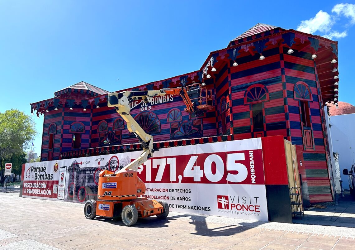 Por el tiempo que dure la reparación, sus guías ofrecerán información turística de Ponce y recorridos desde en el vestíbulo de la Casa Alcaldía. (Foto: Michelle Estrada Torres)