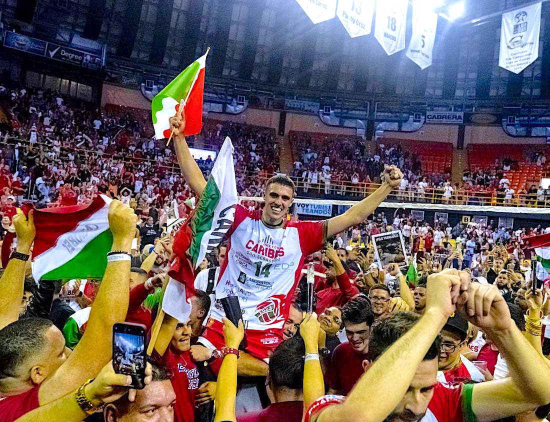 Pelegrín Vargas, celebra el campeonato. (Foto: Ángel Cruz)