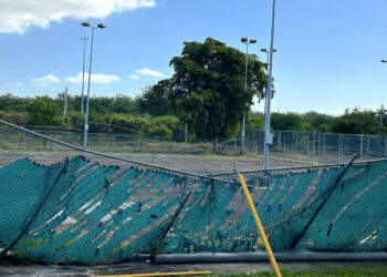 Cancha de tenis en el Polideportivo de Los Caobos en Ponce. (Foto: Michelle Estrada Torres / La Perla del Sur)