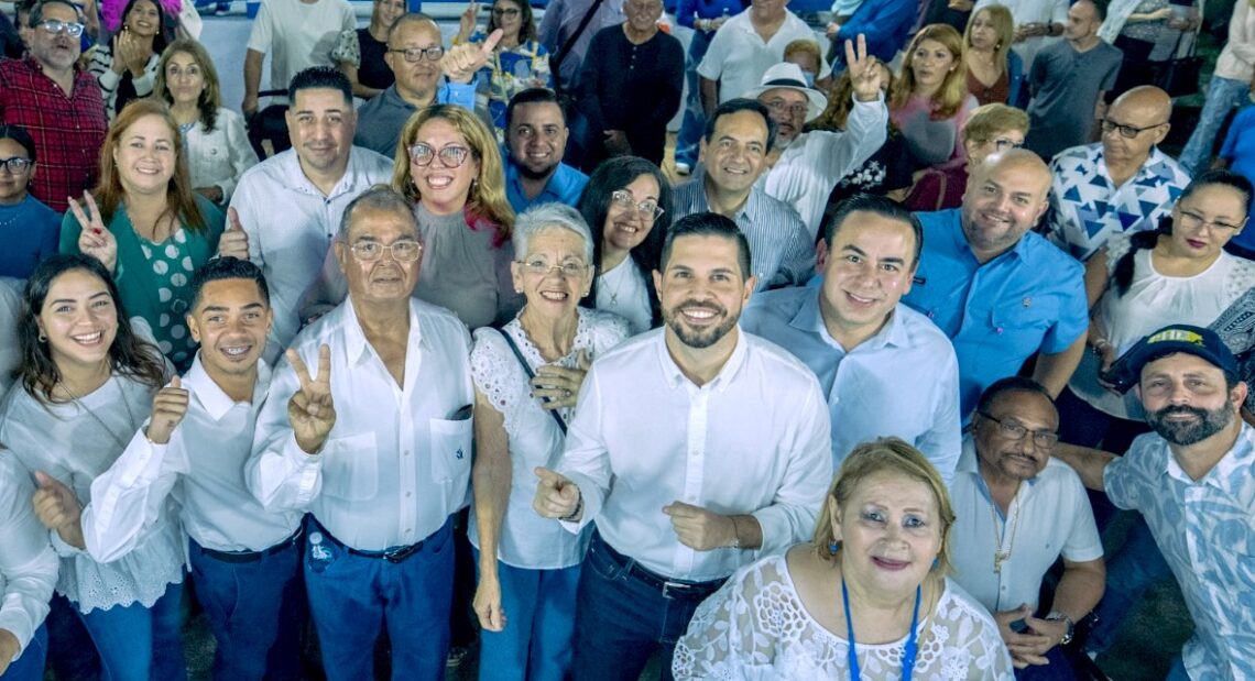 Virgilio Olivera radicó su candidatura a la reelección en su comité de campaña. (Foto suministrada)