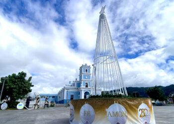Decoración navideña de la playa de Cayey. (Foto suministrada)