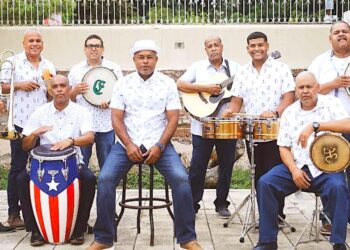 La presentación se transmitirá en directo, a partir de las 7:00 de la noche, a través de las plataformas Facebook Live de Grupo Esencia PR, Ángel Papote Alvarado e Isla Caribe. (Foto Grupo Esencia PR / Facebook)