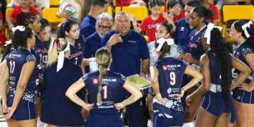 Criollas de Caguas y su dirigente Juan Carlos Núñez. (Foto suministrada / Pepo Pereira)