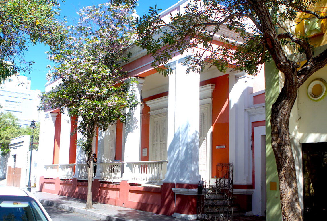 Centro Cultural Carmen Solá de Pereira en Ponce. (Foto archivo)