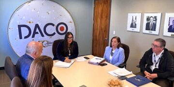 Las modalidades de fraude detectadas van desde mensajes de texto y  correos electrónicos, hasta cartas sobre alegados paquetes utilizando el servicio de correo postal y anuncios engañosos de ofertas para viajes a precios bajos. (Foto: DACO / Twitter)