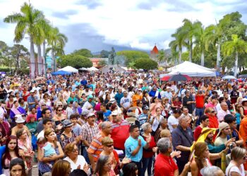 El gran cierre estará a cargo de Herminio De Jesús y su orquesta, quienes ya anticiparon la formación de la parranda más numerosa que se haya visto en la zona sur. (Foto archivo)