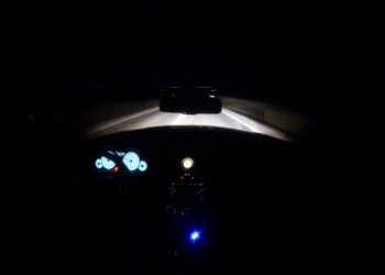 Aun cuando el grueso de su actividad ocurre en horario nocturno, la instalación carece de accesos y vías iluminadas, en perjuicio de transportistas y viajeros. (Foto archivo)