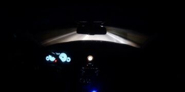 Aun cuando el grueso de su actividad ocurre en horario nocturno, la instalación carece de accesos y vías iluminadas, en perjuicio de transportistas y viajeros. (Foto archivo)