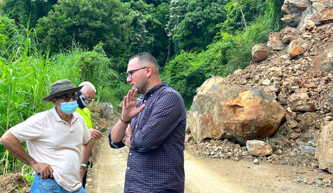 Un deslizamiento de tierra afecta la carretera PR-385 en Peñuelas. (Foto suministrada)