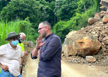 Un deslizamiento de tierra afecta la carretera PR-385 en Peñuelas. (Foto suministrada)