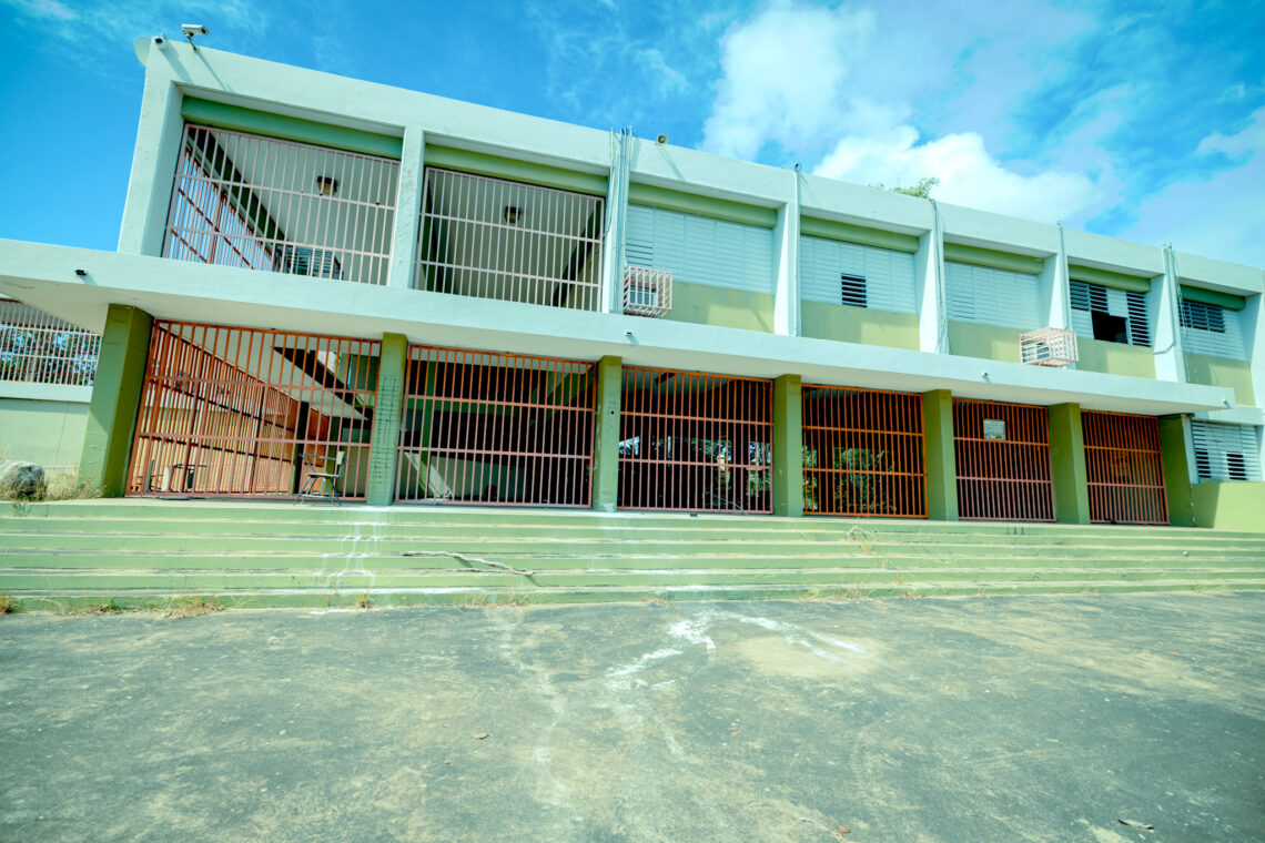 Escuela Superior Aurea E. Quiles Claudio. (Foto: Municipio de Guánica / Facebook)