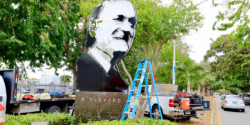 Escultura de Luis A. Ferré Aguayo en el bulevar que lleva su nombre en Ponce. (Foto suministrada)