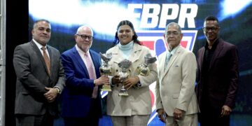 Un centenar de deportistas de seis ligas fueron premiados. (Foto suministrada)