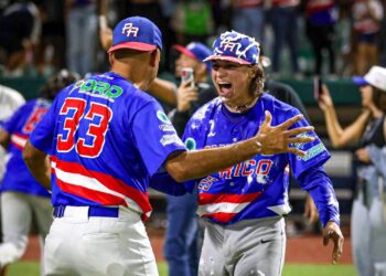 Carlos Rodríguez celebra el campeonato. (Foto suministrada)