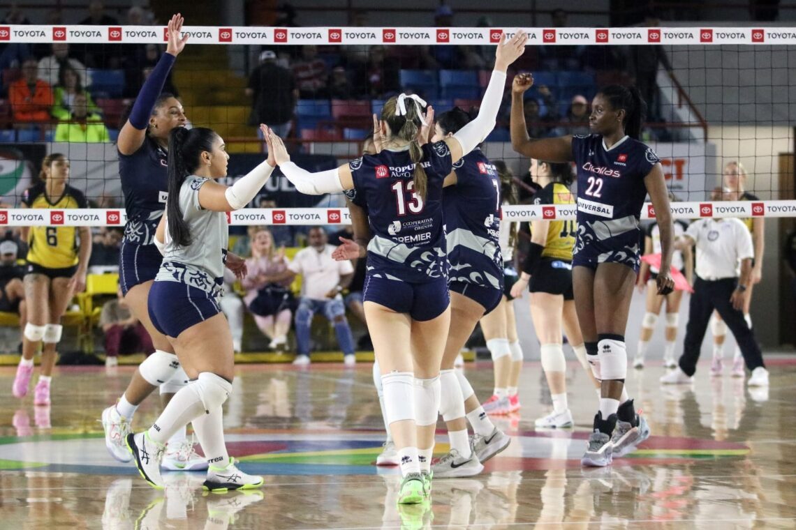 Criollas celebran ante las Pinkin. (Foto: LVSF)