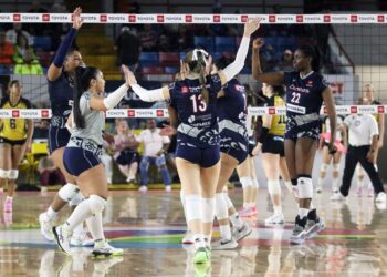 Criollas celebran ante las Pinkin. (Foto: LVSF)