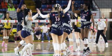 Criollas celebran ante las Pinkin. (Foto: LVSF)