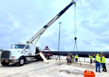 Actualmente, se atienden los puentes en dirección hacia Peñuelas y, cuando concluyan, procederán con las mejoras en dirección contraria. (Foto: Michelle Estrada Torres)