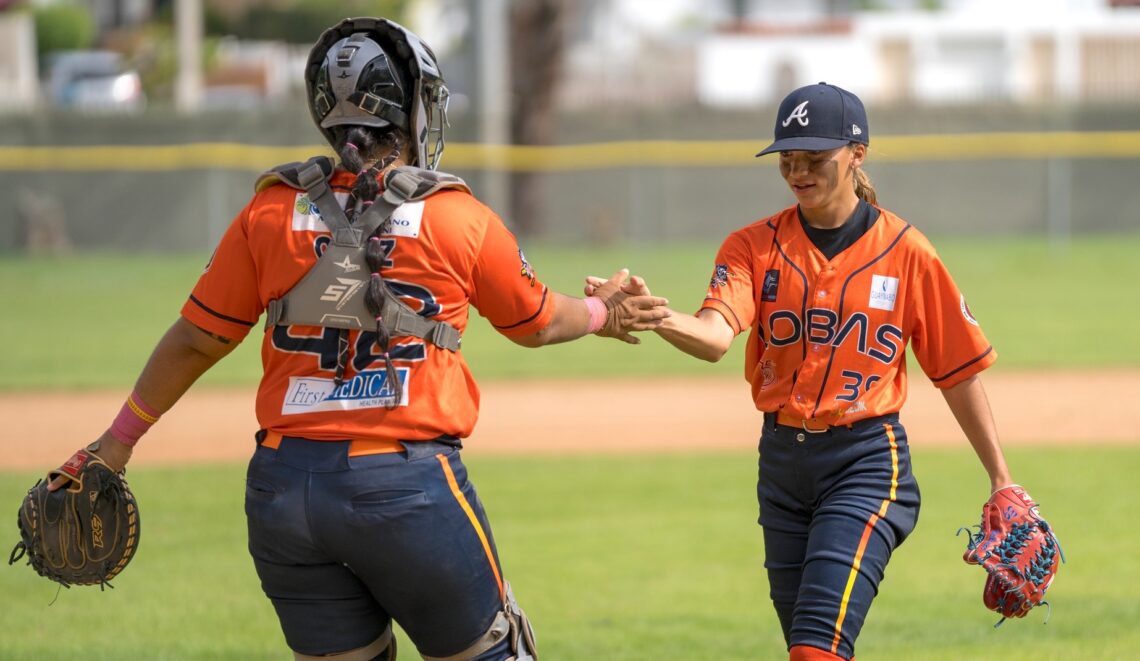 Lobas de Arecibo del béisbol femenino. (Foto suministrada)
