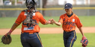 Lobas de Arecibo del béisbol femenino. (Foto suministrada)