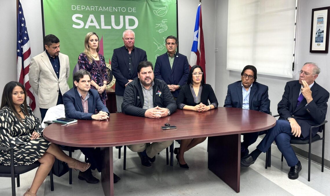 Representantes de diversos sectores de la salud se reunieron con Carlos Mellado. (Foto: CyberNews)