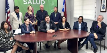 Representantes de diversos sectores de la salud se reunieron con Carlos Mellado. (Foto: CyberNews)