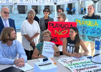 Los activistas reclamaron a la Comisión de Desarrollo del Oeste del Senado a que cumpla con su compromiso de calendarizar fechas para las vistas públicas y oculares de la Resolución del Senado 163. (Foto suministrada)