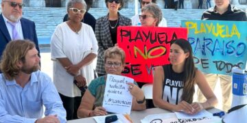 Los activistas reclamaron a la Comisión de Desarrollo del Oeste del Senado a que cumpla con su compromiso de calendarizar fechas para las vistas públicas y oculares de la Resolución del Senado 163. (Foto suministrada)