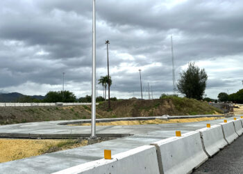 Obras de construcción de la estación de pesaje de camiones en Juana Díaz. (Foto: Michelle Estrada Torres)