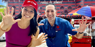 Melina Aguilar Colón y Ernie Xavier Rivera Collazo fungirán como embajadores de la ciudad en Colombia, durante el evento Vitrina Turística 2024. (suministrada)