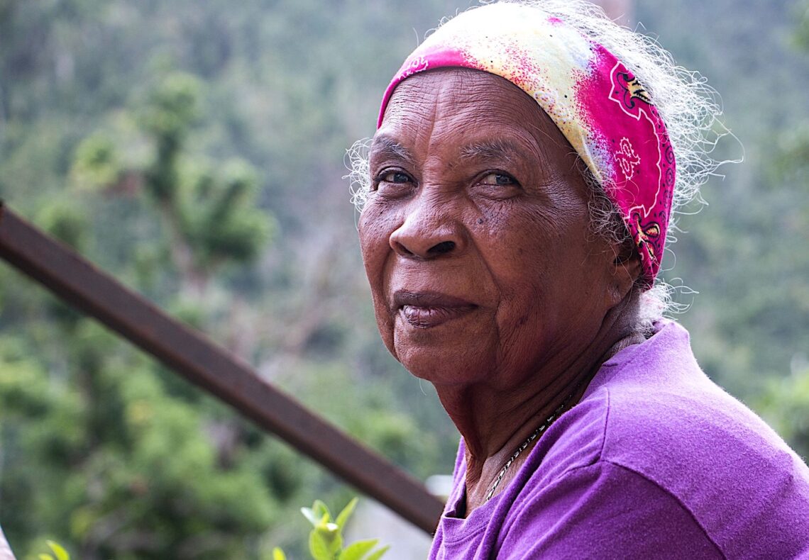 La muestra no solo captura la belleza y fuerza de la identidad afropuertorriqueña, sino que además plantea preguntas incisivas sobre el poder, la opresión y la resistencia en un contexto colonial. (Foto: Jorly Flores)