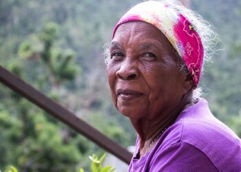 La muestra no solo captura la belleza y fuerza de la identidad afropuertorriqueña, sino que además plantea preguntas incisivas sobre el poder, la opresión y la resistencia en un contexto colonial. (Foto: Jorly Flores)